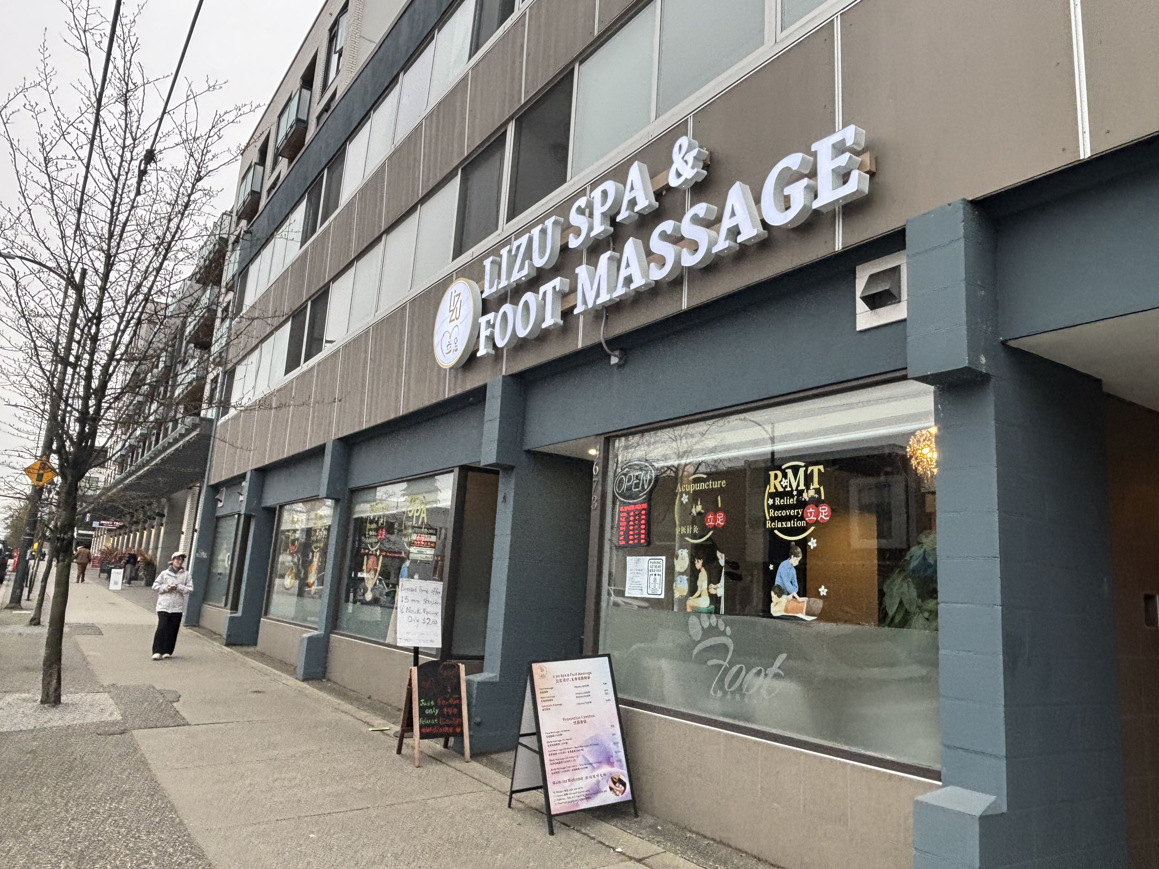 Exterior of LiZu Spa on Main Street, Vancouver
